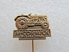 alte Anstecknadel - McCormick - Traktor Schlepper Landmaschine Landtechnik