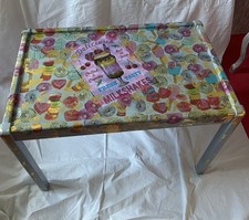 Schöner kleiner Beistelltisch, Einzelstück, neu