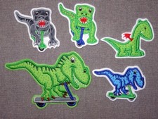 Dino Dinosaurier auf Roller