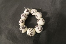 9 alte Glasperlen weiß