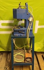 Schüco Pneumatik-Presse für Stanzwerkzeuge Bj. 1998-03 mit Fußschalter