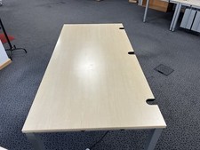 Neuwertiger Schreibtisch höhenverstellbar