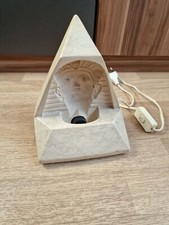 Pyramidenförmige Tischlampe