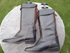 Schwarze Damen-Stiefel aus