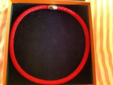 Wunderschöne Halsreif Aus Rochenleder In Einem Tollen Rot