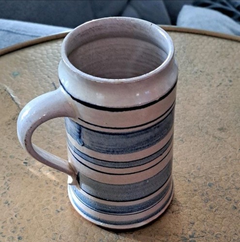 Kleiner bierkrug mit - kleiner, macken