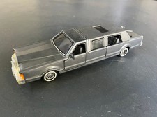 Lincoln Continental Stretch Limo Majorette 3045 1:32 Modellauto grau Limousine