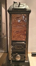 Alter Jugendstilofen Gusseisen, mit Kacheln