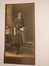 Berlin - stehendes Mädchen im