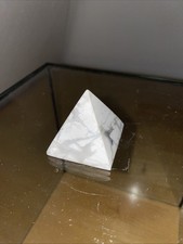 Magnesit Pyramide Weiß Heilstein Calcit 64g