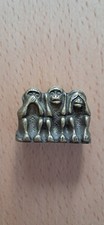 Skulptur die drei - die, weisen
