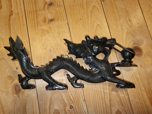 Drache mit perle nephrit jade - perle,