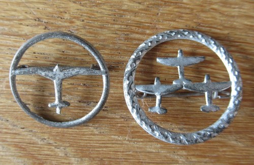 Alte abzeichen mit flugzeug - abzeichen,