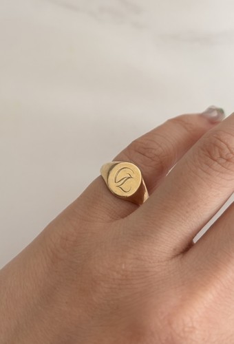 Hannah oval signet ring size - j,