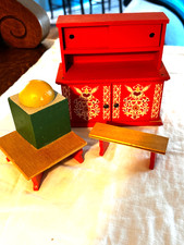 Dora Kuhn dollhouse red