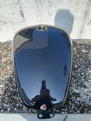 Suzuki 1400 intruder tank - vs,