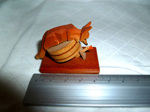 Geschnitzte figur fuchs - fuchs, auf