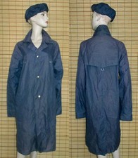 LILAFARBENER REGENMANTEL -