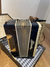 Schönes Vintage Akkordeon „Fionetta“ mit Koffer – spielbereit!