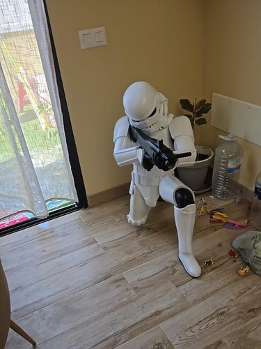 Life size stormtrooper - size, 1:1