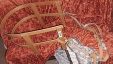 Schlitten Rückenlehne Holz Mit Gurt fürs Kind