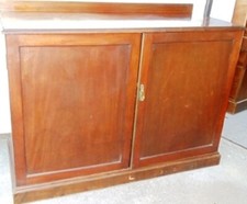 Mahagoni-Anrichte-Sideboard um