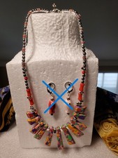 Halskette Collier mit Howlith-Perlen und künstlicher Koralle, bunt, rot