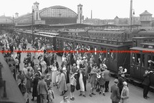 F020990 Überfüllter Bahnsteig des Stettiner Bahnhofs Berlin Germany 30er Jahre