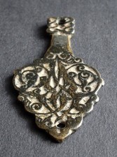 Mittelalterlicher Wikinger bzw. frühislamischer Gabelblatt-Anhänger aus Bronze.