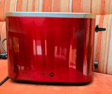 Wasserkocher und Toaster in rot