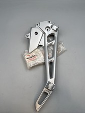 SUZUKI HALEPLATTE FUSSRASTE RECHTS GSR600(A) BRACKET,FOOTREST,R XX23294