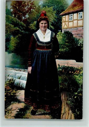 10119895 frau in - -, tracht