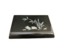 Japanisches Lackkästchen Urushi Lack aus Holz mit Hasen Motiv aus Perlmutt