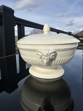 Wedgwood Edme bedeckt 8"