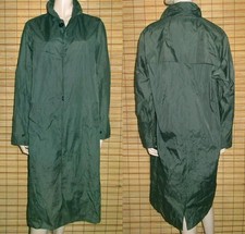 GRÜNER REGENMANTEL - RAINCOAT