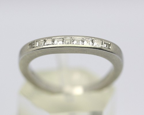Ring in platin mit - ♦♦,