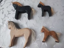 4 x Ostheimer Pferde mit Brandstempel Holzspielzeug 
