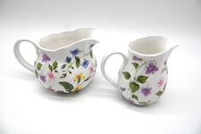 Queens england "Country Meadow " 1 großer und 1 kleiner Sahnegießer 2 tlg.