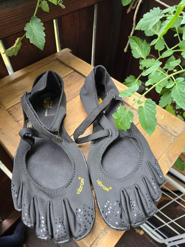 Vibram five fingers - vibram,