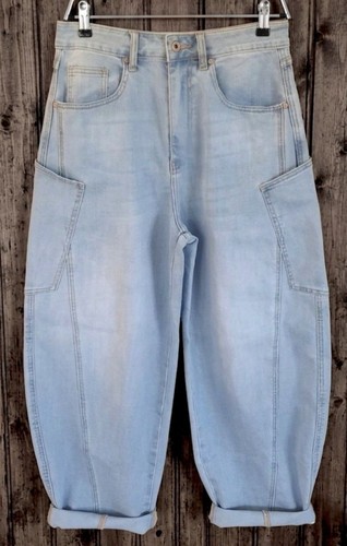 Sexy woman ballon barrel - woman, jeans