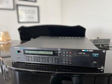 Roland D 550 Synthesizer