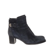 Brunella, Stiefeletten