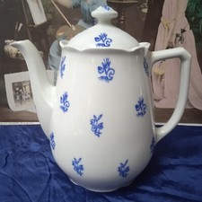 alte, große Kaffeekanne weiß