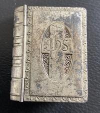 : alte Dose Schachtel Etui für Rosenkranz in Buchform- Kreuz Motiv