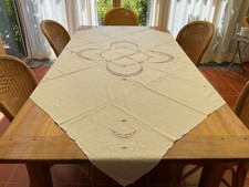 Elegantes Tischtuch handbestickt 160x160. Weiß. 6 Servietten