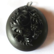 altes Medaillon aus Gagat ca