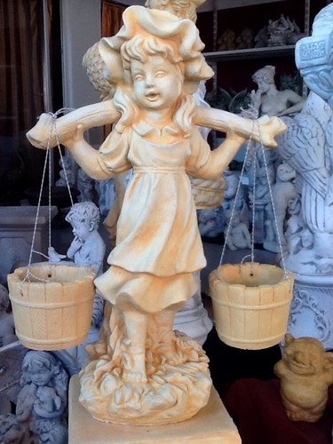 Steinfigur mädchen mit 2 - "mädchen,