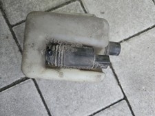 Wischwasserbehälter mit Pumpe
