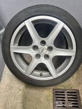 4 Alufelgen für Reifen in der Größe 205/50 ZR17.