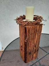 Massiver antiker Holzklotz mit Deko - Rebenkranz und Kerze